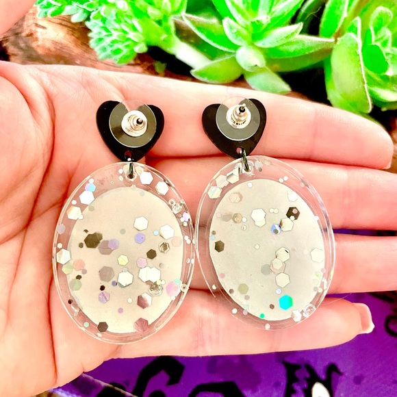 Chewy Acrylic Earrings - Picture 4 of 4